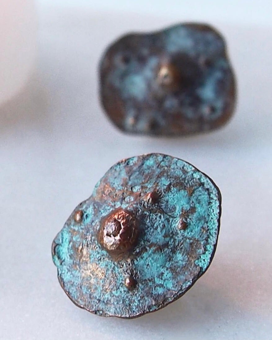 Image of Pin’s téton patine vert-de-gris 