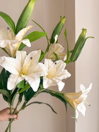 Image 2 of White Lily Bouquet ( 3 Sprays Included )