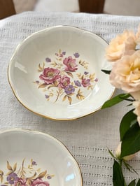 Image 3 of Assiettes creuses fleuries - Gien