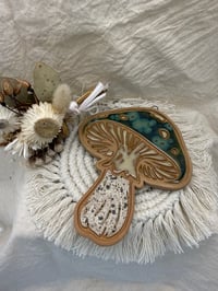 Mushroom wall hung-olive 