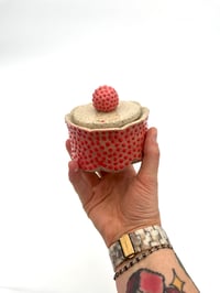 Image 3 of scallop red dot jar