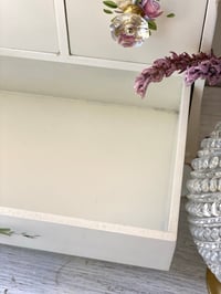 Image 7 of Petit meuble à tiroirs - décor floral
