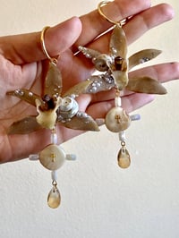 Image 5 of 🦪🤍La Perla🤍🦪 earrings | LUX inspired | limited edition 