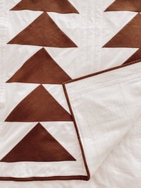 Image 2 of Linen Arrow Quilt