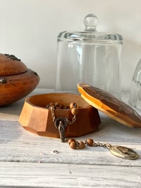 Image 3 of Chapelet perles de bois et médaillon 