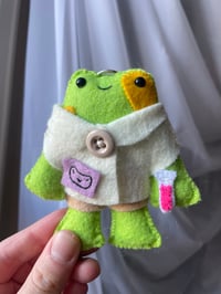 Image 1 of Carbon the Chemist Frog keychain