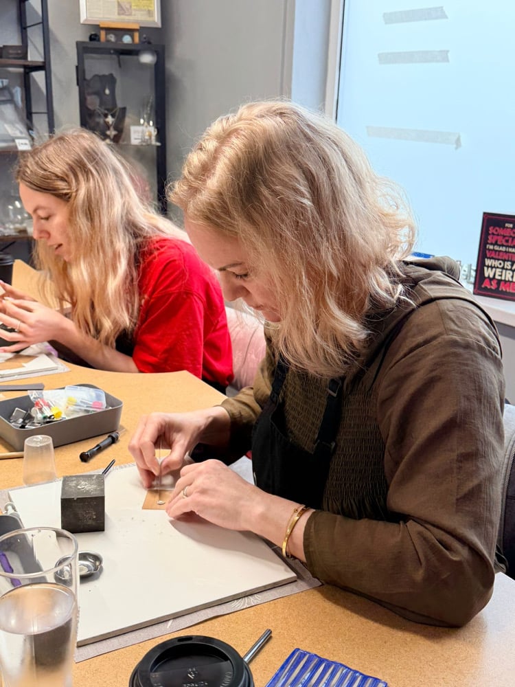 Image of I ❤️Bees Pendant Silver Clay Jewellery Workshop