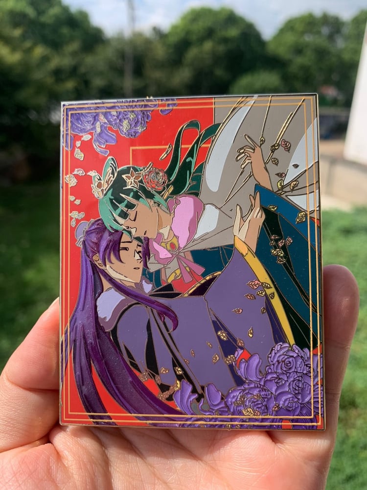 Image of JINSHI AND MAOMAO IN HAND