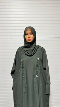 Image 3 of Luxurious Beaded close Abaya Abaya 