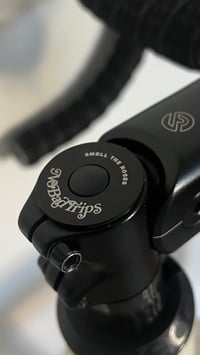 Image 4 of Smell The Roses Top Cap