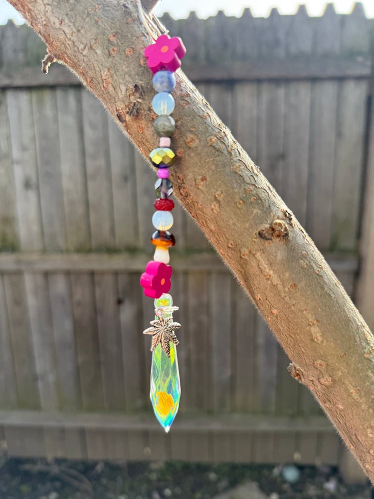 Image of Mary Jane plant charm โจ๐