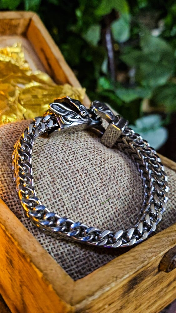 👑The Armored Kingdom Silverfang Wolf Bracelet