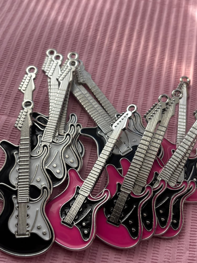 Image of guitarzz