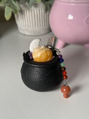 CRYSTAL FILLED CAULDRONS (INCLUDES MINI PUMPKIN)