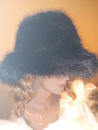 BLACK FAUX FUR BUCKET HAT
