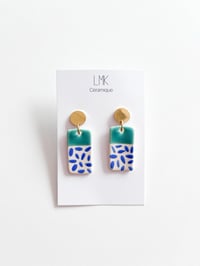 Paire de boucles d'oreilles céramique TOTEM RECTANGULA PM lagon foncé riz bleu