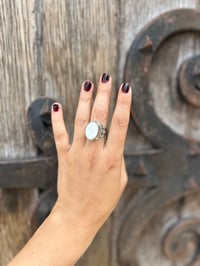 Image 1 of Magnifique bague en argent massif et nacre, taille 58, vintage.