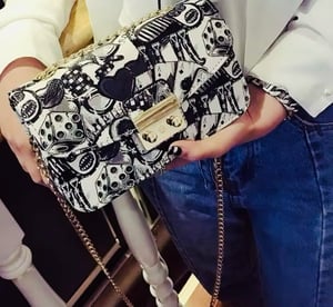 Graffiti Crossbody (blk Wh) 