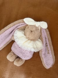 Image 1 of DOUDOU LAPIN BRODERIE ROSE PÉTALE