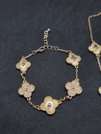 Image 2 of Clover Gold Set