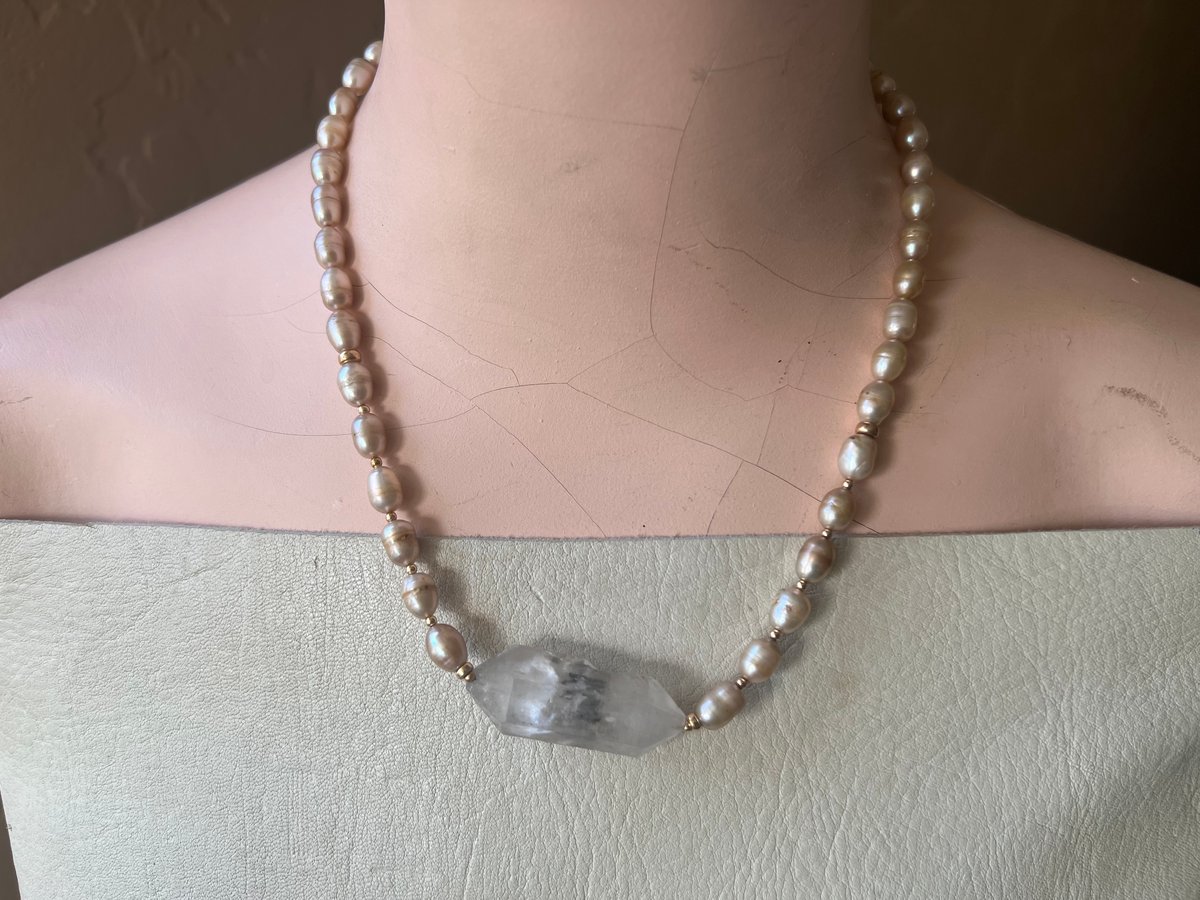HORIZONS - nude pearls + clear dt quartz