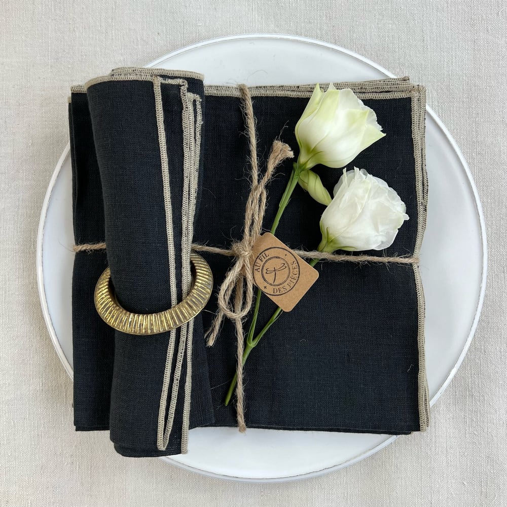 Image of Jeu de 6 serviettes de table  en Lin Noir surpiqués