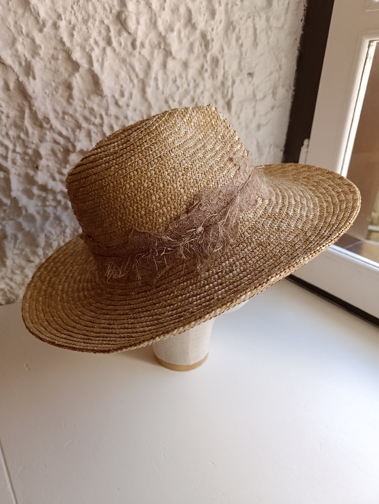 Image of Cappello in paglia miele pizzicato con tesa larga