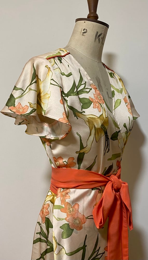 Image of Floral wrap dress with piping