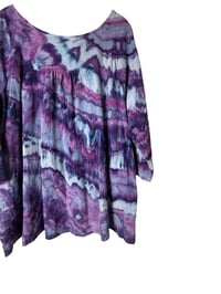Image 4 of L 100% Cotton Forager Top in Purple Haze Agate Ice Dye