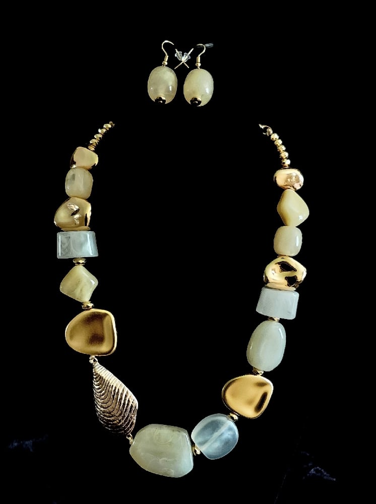 Image of Off White & Gold Fancy Necklace Set 