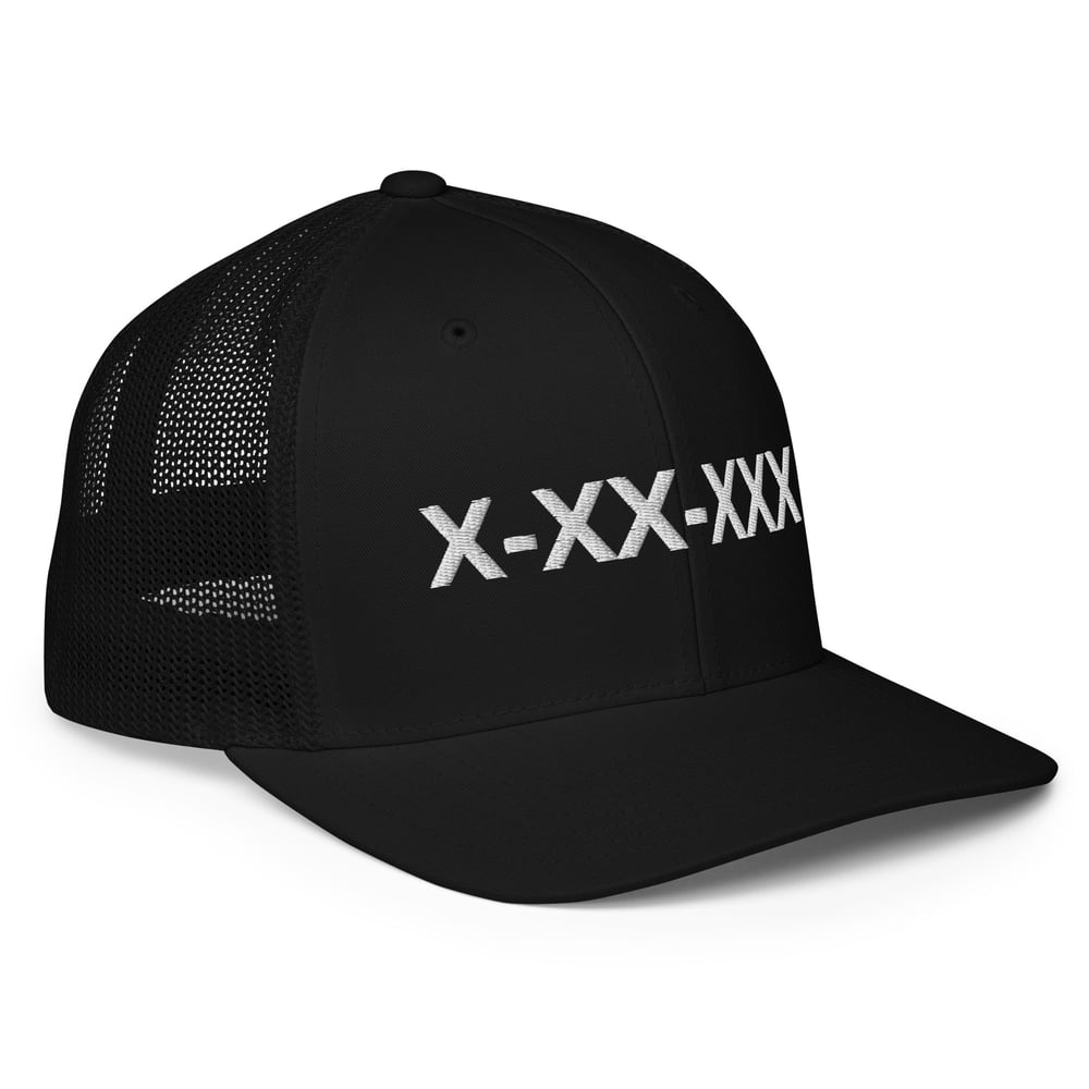 FLEX FIT TRUCKER HAT