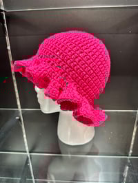 Image 2 of crochet bucket hat with wavy brim M