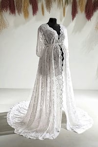 Image 1 of Off white lace gown for photoshoot | Carlota | size S-M | lace dress