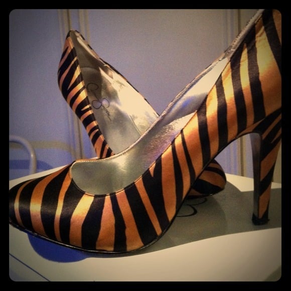 tiger print pumps