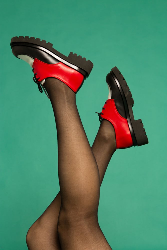 Image of Zapato Creeper de Piel Blanco, Rojo y Negro