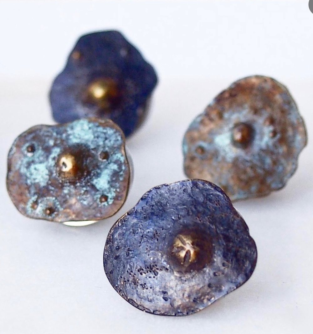 Image of Pin’s téton patine brune