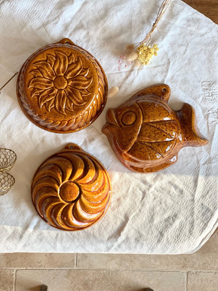 Lot ancien moule à savarin + moule à chocolat - Décoration Lot ancien moule à savarin + moule à chocolat - Décoration