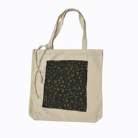 Image 1 of Sac Tapisserie alphabet en crème // Alphabet Tapestry Tote in Creme