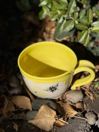 Image 7 of Bee Mug 03