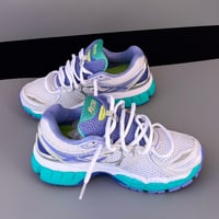 Image 5 of 2 sizes: us8.5/eu40, us9/eu40.5