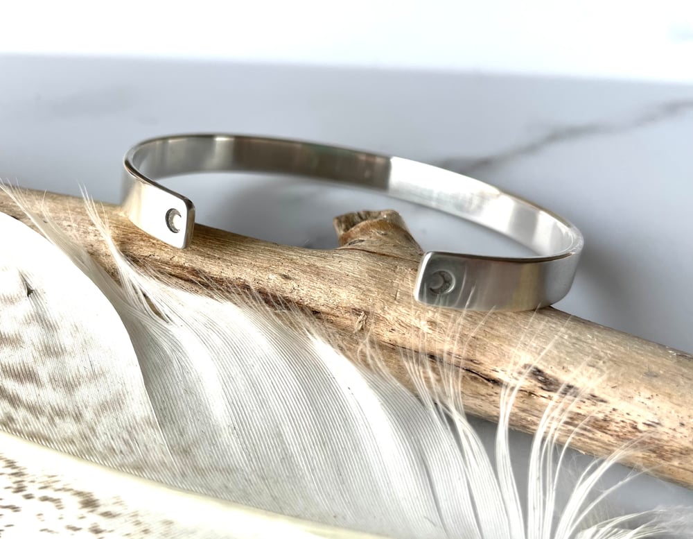 Gratitude attitude stamped silver cuff bracelet. Grateful loa 925 silver bangle. Law of attraction.