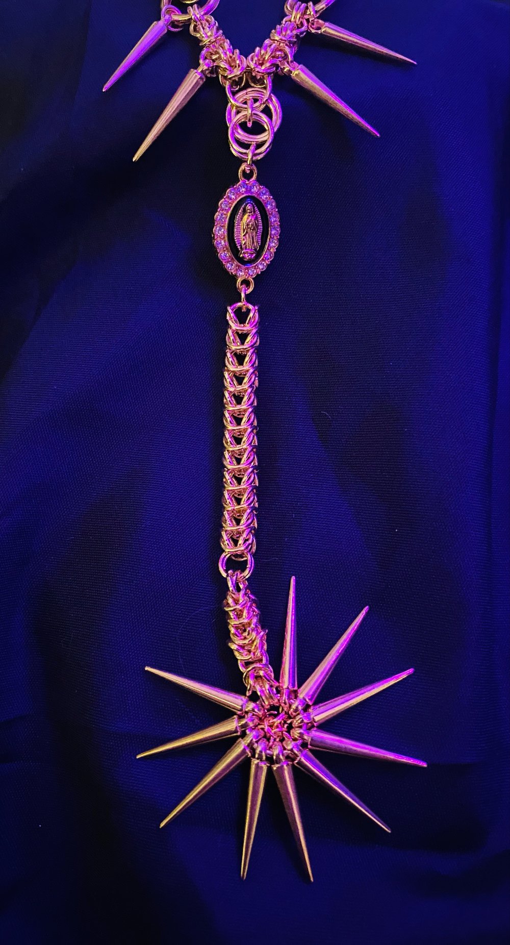 Image of ℭ𝔥𝔞𝔦𝔫𝔢𝔡 𝔖𝔬𝔯𝔯𝔬𝔴𝔰