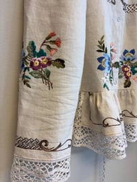 Image 6 of Molly, flower embroidery (small)