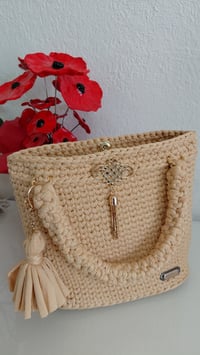 Image 1 of LE GOLDEN LOVIA