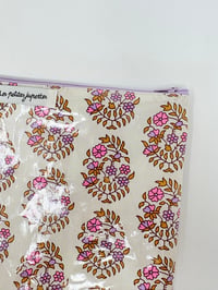 Image 2 of Pochette à maillots fond écru fleurs rose et parme