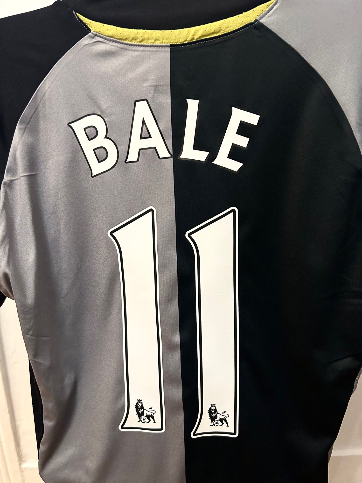 Image of Tottenham Hotspur “BALE 11” 2012/13 Third Shirt + PL patches (XL)