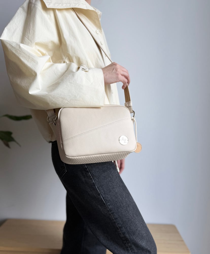Image of Box Bag Beige