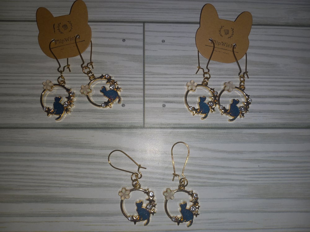 Image of Kitten of the Flowers Earrings.