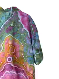 Image 3 of ♻️ UPCYCLED L 100% Linen Men's Shirt in Bright Geode Ice Dye