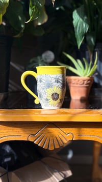 Image 2 of Sunflower mug 04